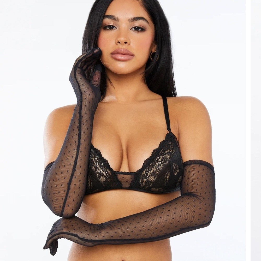 SAVAGE CANDY HEARTS MESH GLOVES NWT